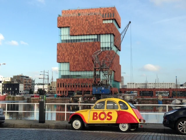 BOS Ice Tea-2CV bij het MAS in Antwerpen